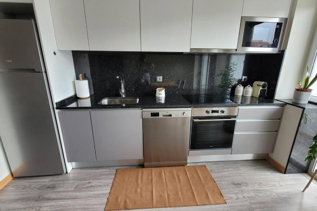 Ao Lado Da Estacao Do Metro! Apartment Vila Nova de Gaia Bagian luar foto